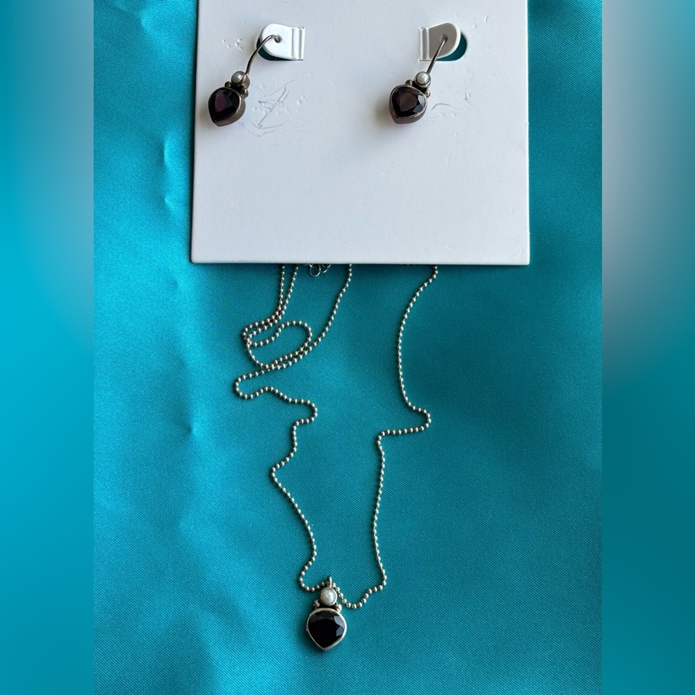 Chic Silver tone and Dark red Necklace Set